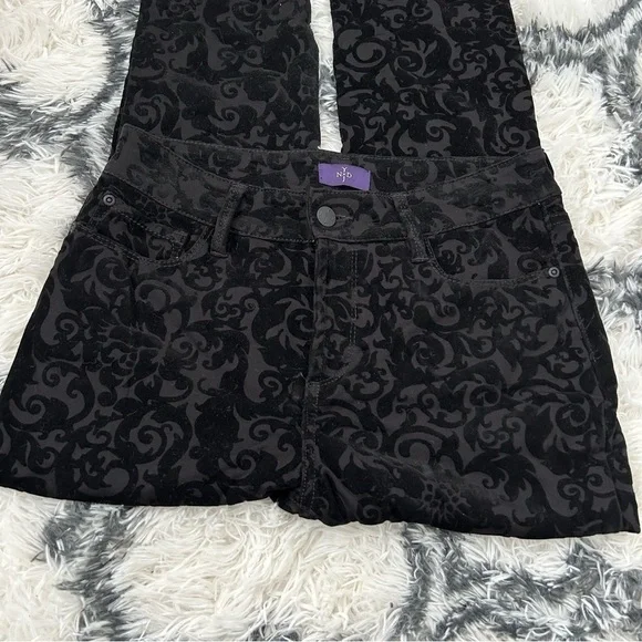NYDJ Samantha Black Medallion Velvet Embroidered Jeans - Picture 6 of 9